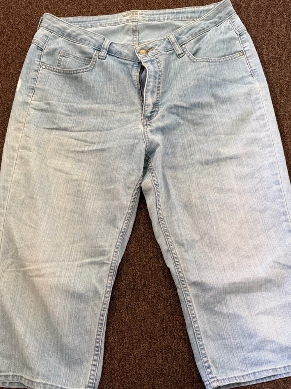 Light Wash women’s capri Jeans - Classic Straight Fit